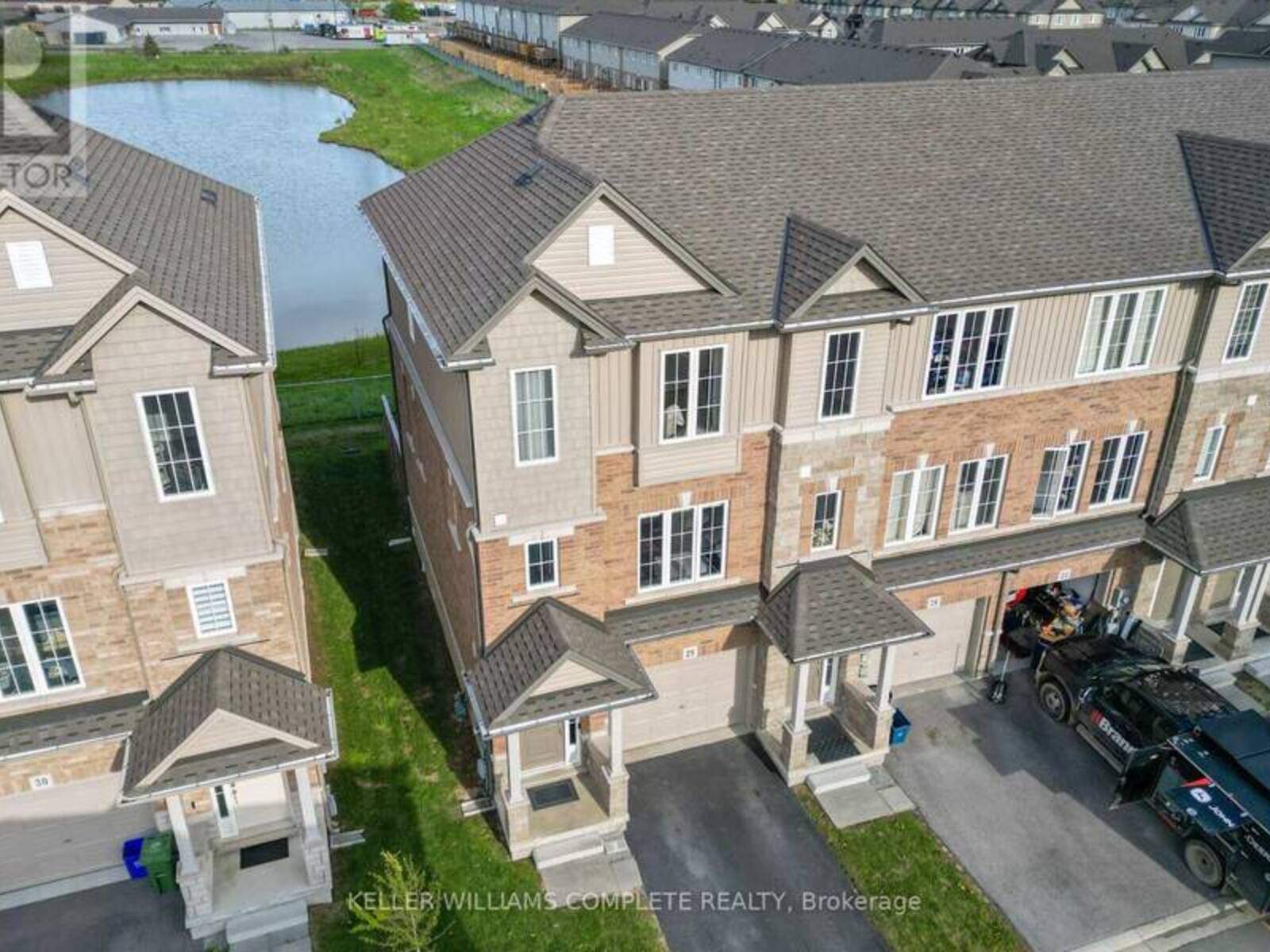28 CANARY GRASS BOULEVARD, Hamilton, Ontario L0R 1P0