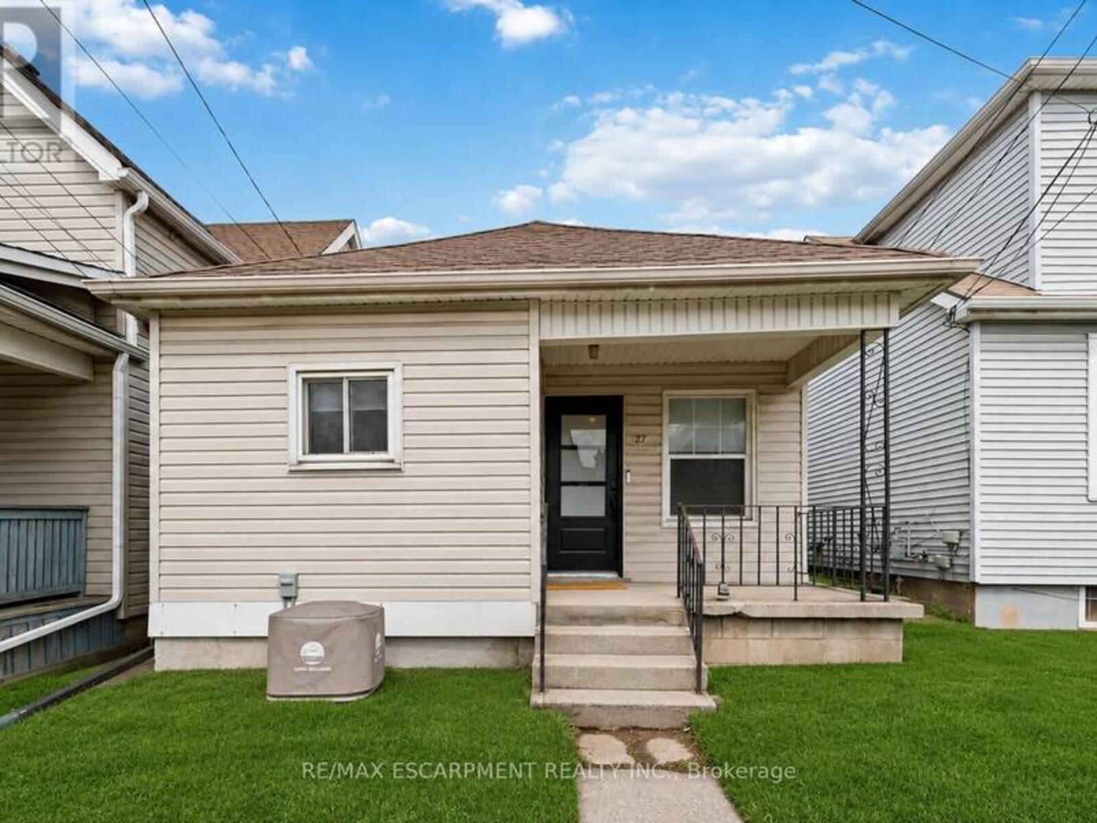 27 EDINBURGH AVENUE, Hamilton, Ontario L8H 2C4