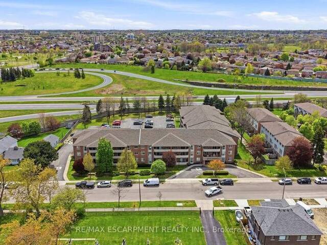 303 - 416 LIMERIDGE ROAD Hamilton Ontario, L9A 2S7 - 2 Bedrooms Condo For Sale