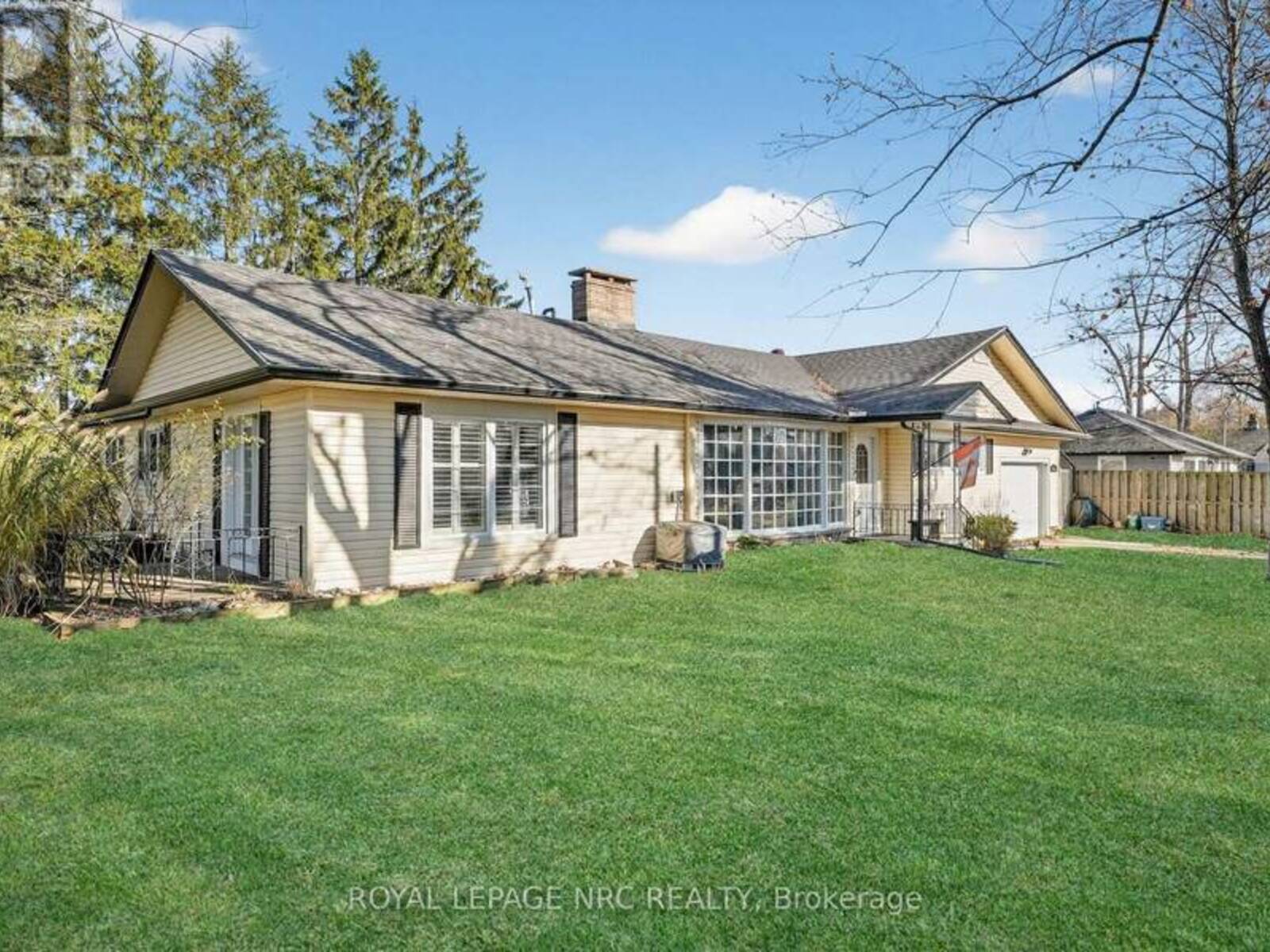 3208 YOUNG AVENUE, Fort Erie, Ontario L0S 1N0