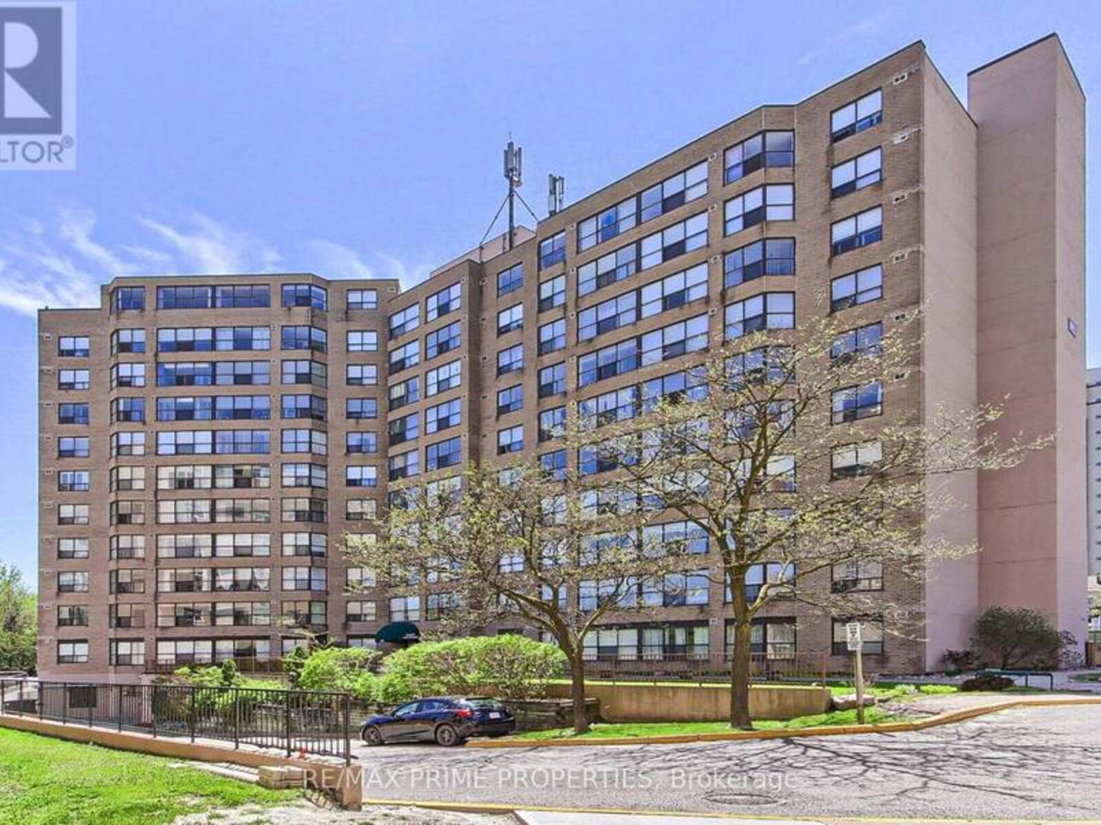603 - 250 DAVIS DRIVE, Newmarket, Ontario L3Y 7T7