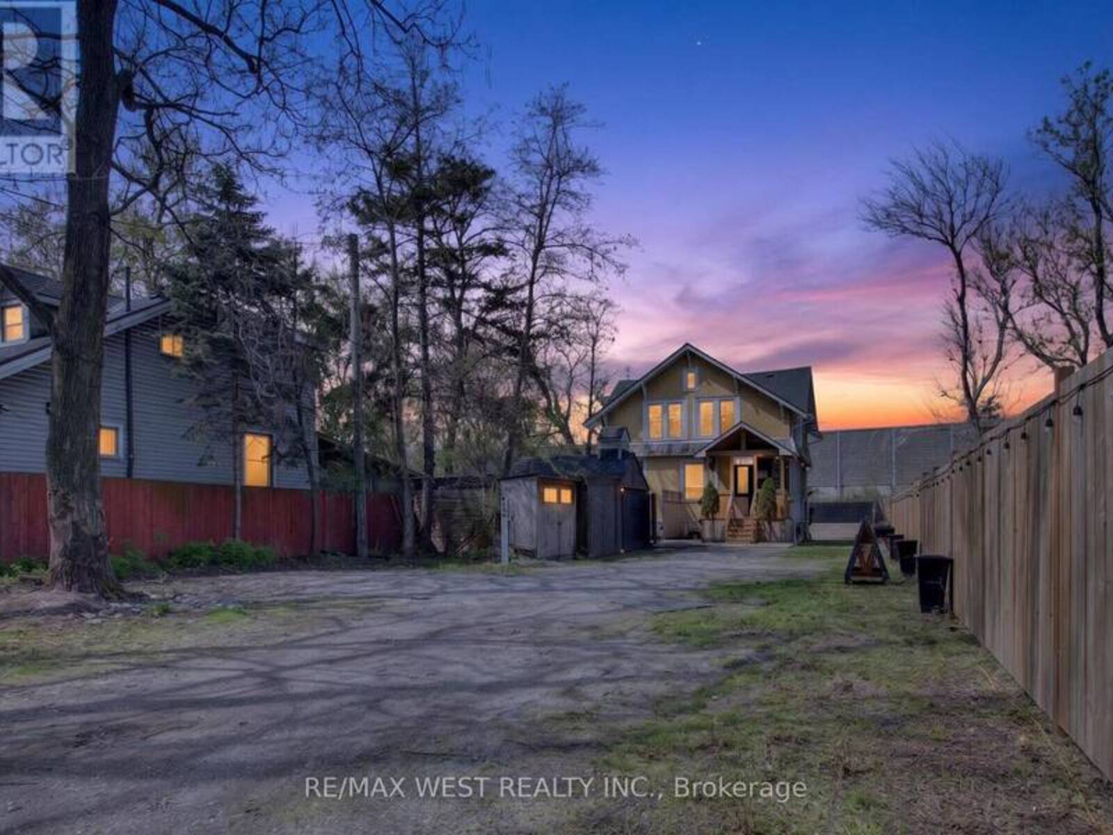 834 BEACH BOULEVARD, Hamilton, Ontario L8H 6Z4