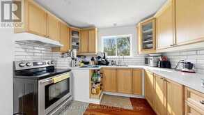 46 COLLINS CRESCENT | Aurora Ontario | Slide Image Twelve
