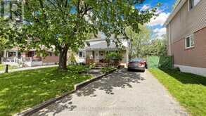 46 COLLINS CRESCENT | Aurora Ontario | Slide Image Three