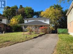 46 COLLINS CRESCENT Aurora Ontario, L4G 2W2