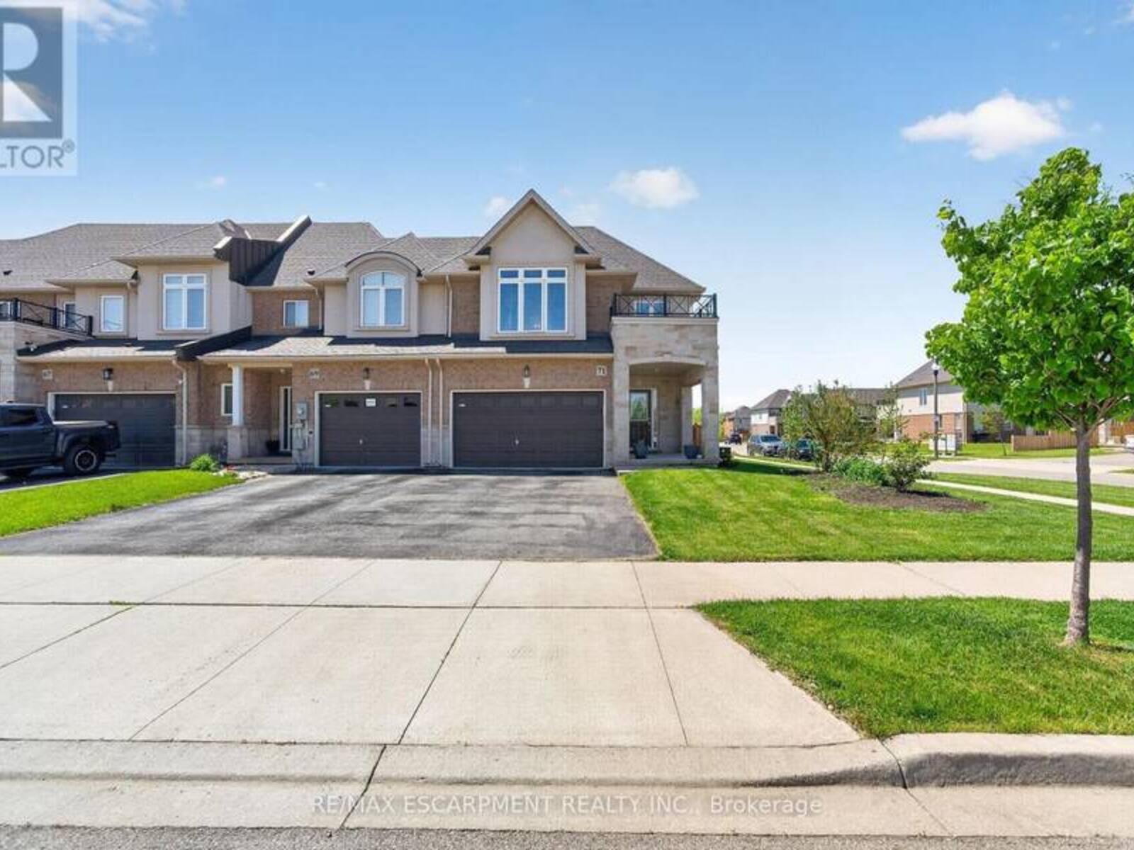 71 FOOTHILLS LANE, Hamilton, Ontario L8E 0K1