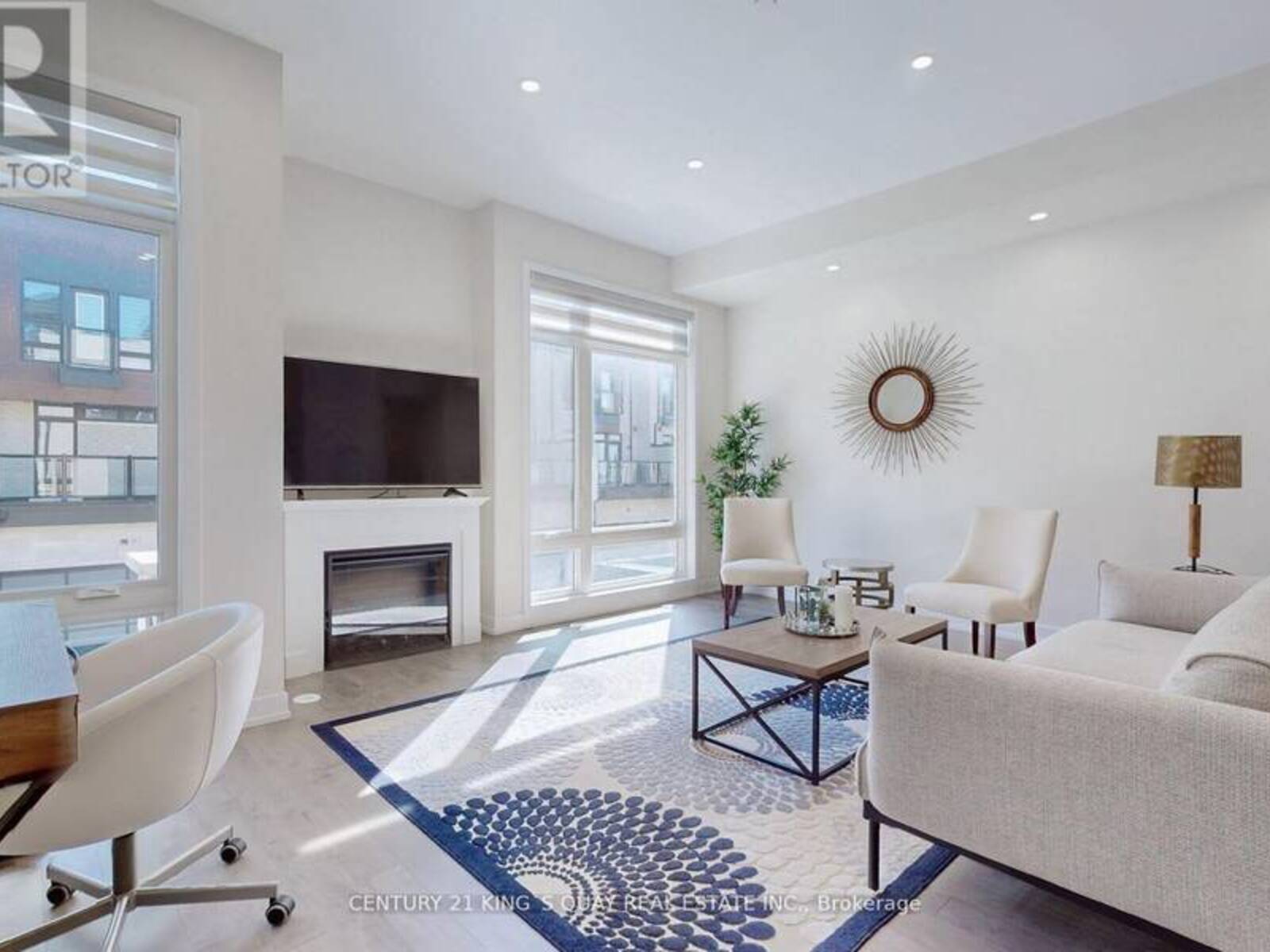 16 CREDIT LANE, Richmond Hill, Ontario L4E 1G9