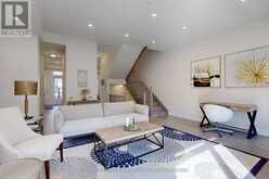 16 CREDIT LANE | Richmond Hill Ontario | Slide Image Three