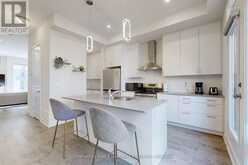 16 CREDIT LANE | Richmond Hill Ontario | Slide Image Eight