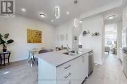 16 CREDIT LANE | Richmond Hill Ontario | Slide Image Nine