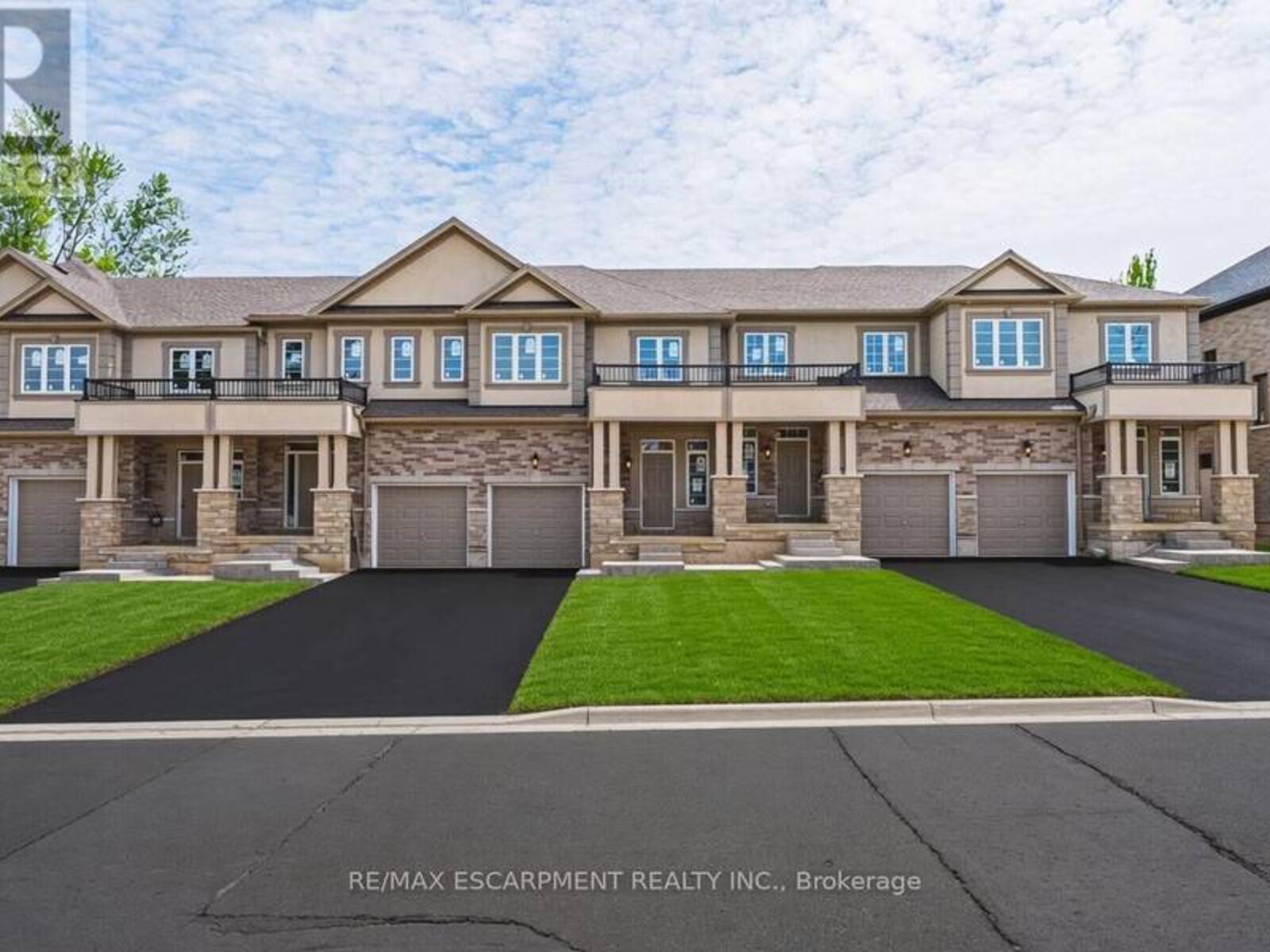 11 DAVINCI BOULEVARD, Hamilton, Ontario L9B 1B7
