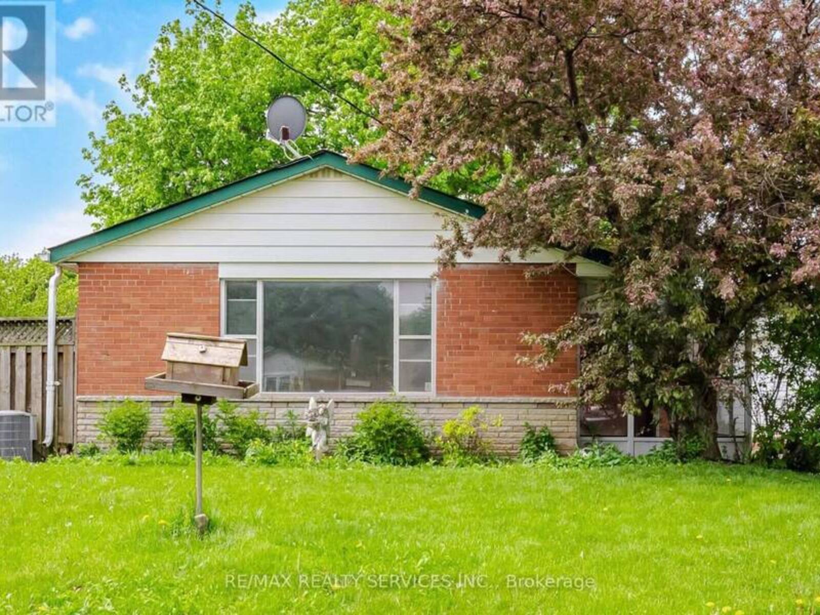 27 HADRINA STREET, Brampton, Ontario L6X 2J5