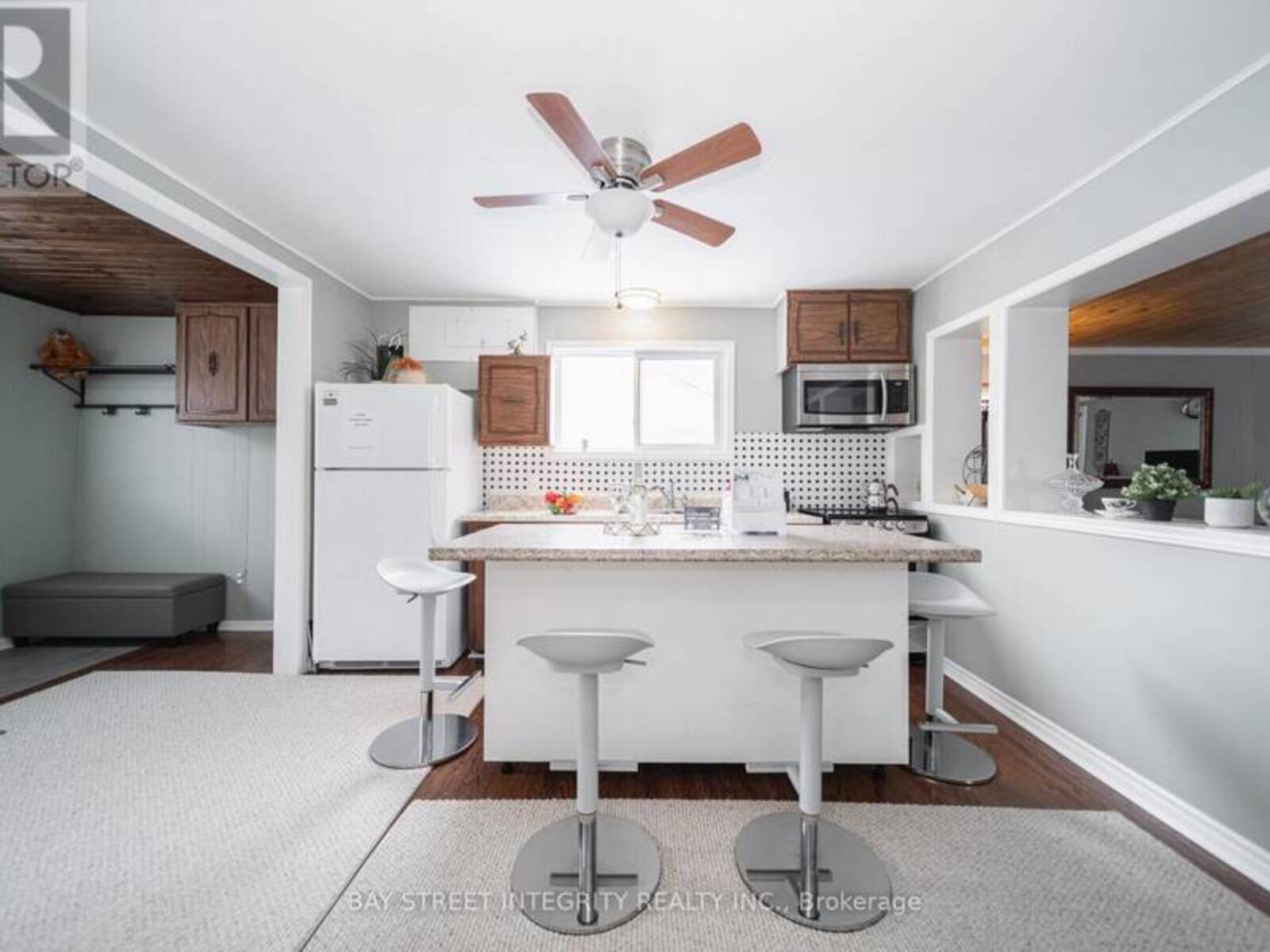 74 DE LA SALLE BOULEVARD, Georgina, Ontario L0E 1S0