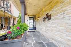 4176 SAUNDERS CRESCENT | Burlington Ontario | Slide Image Four