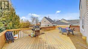 11 RED ROBIN ROAD | Georgina Ontario | Slide Image Three