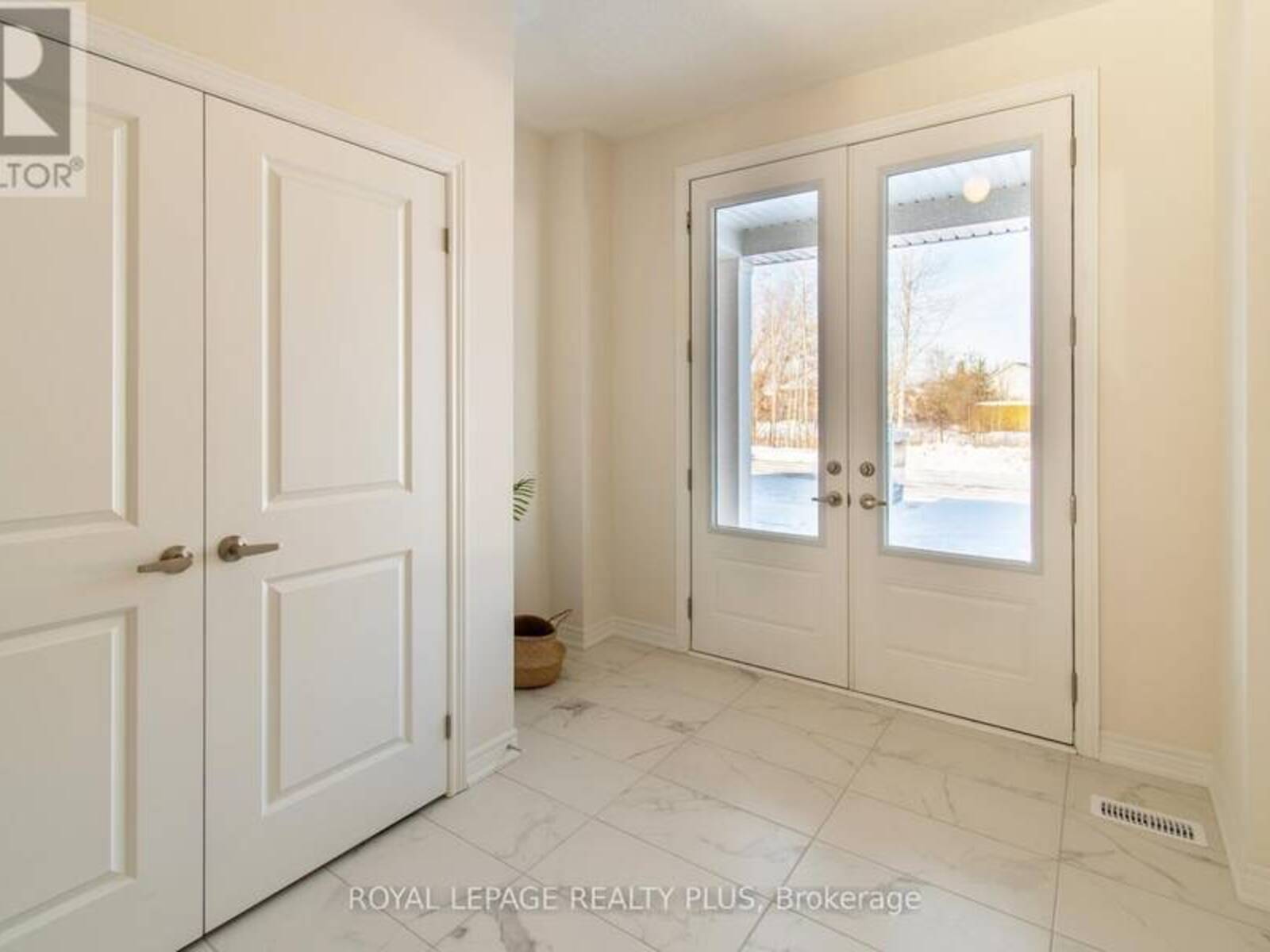147 DOVEDALE DRIVE, Georgina, Ontario L4P 0S6