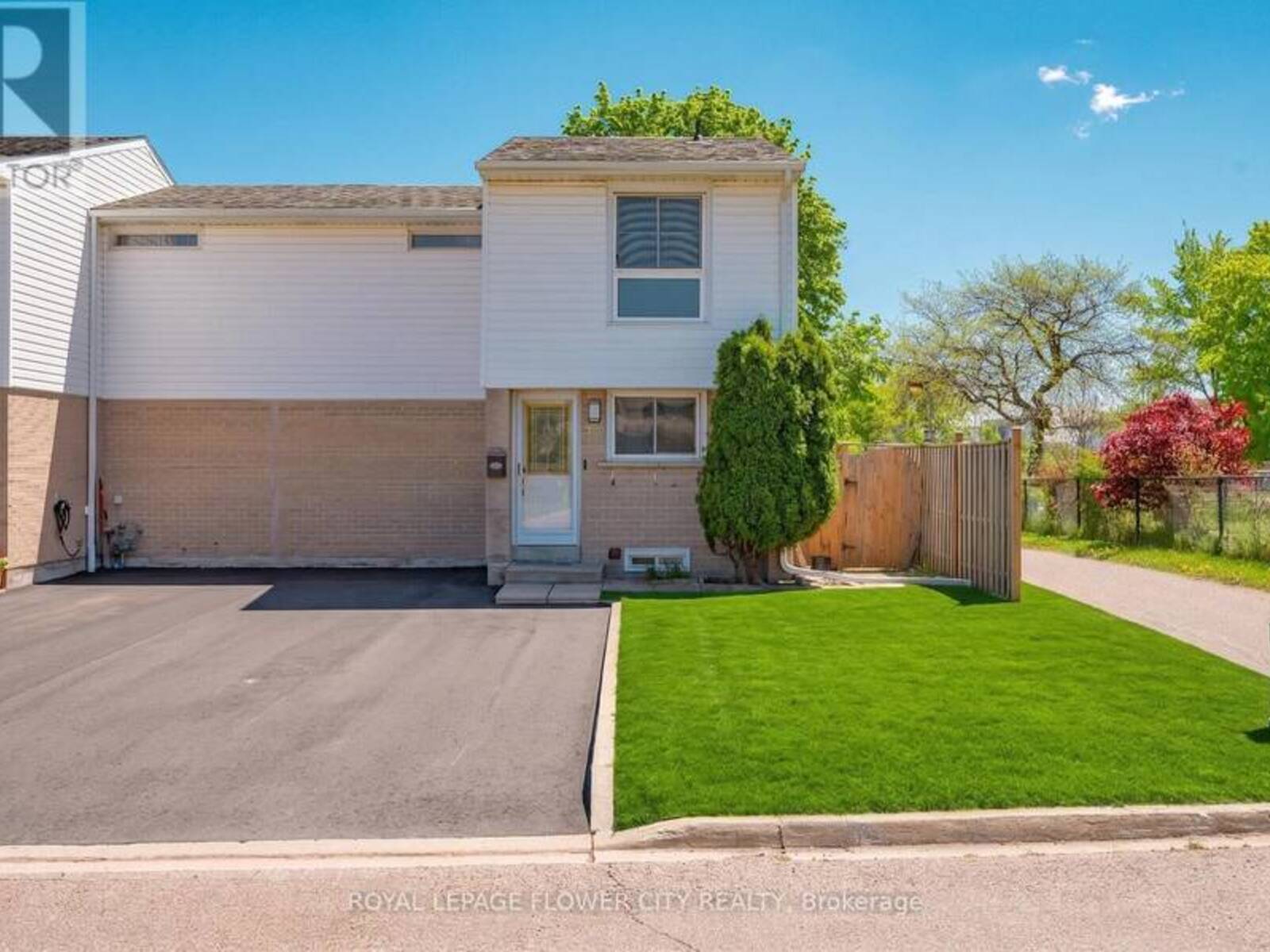16 GLENEADEN COURT, Brampton, Ontario L6S 2J7