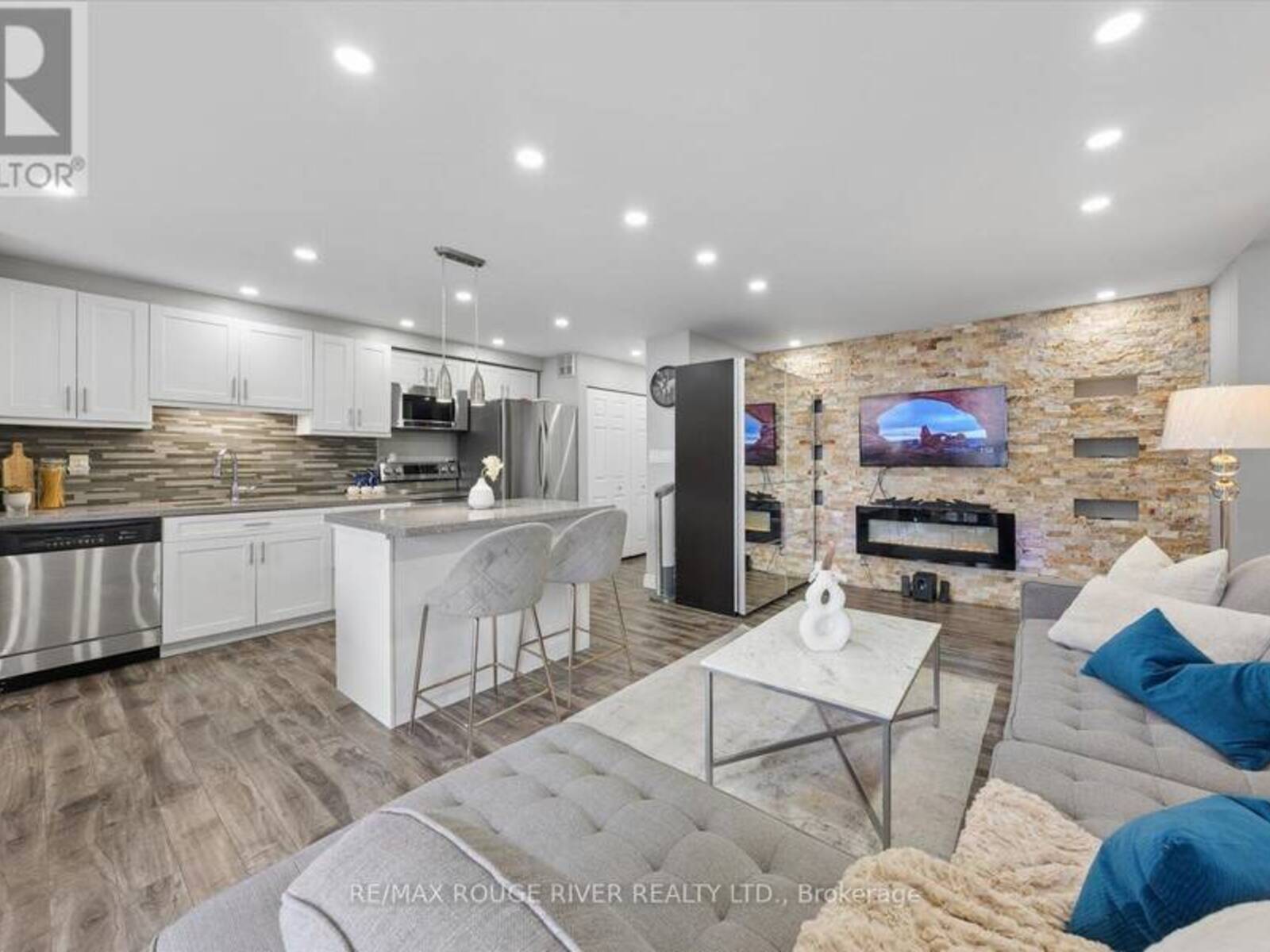 907 - 90 LING ROAD, Toronto, Ontario M1E 4Y3