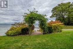 736 LAKE DRIVE N | Georgina Ontario | Slide Image Seventeen
