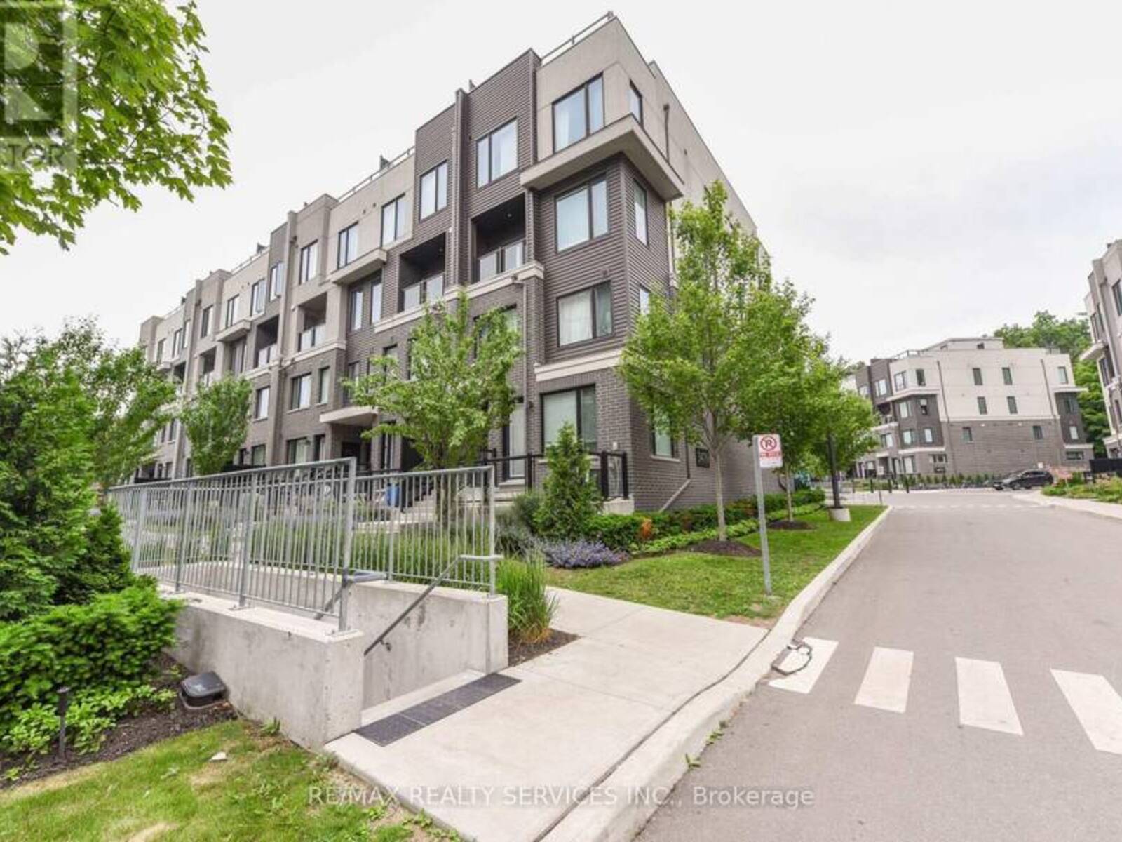8 - 3476 WIDDICOMBE WAY, Mississauga, Ontario L5L 0B8