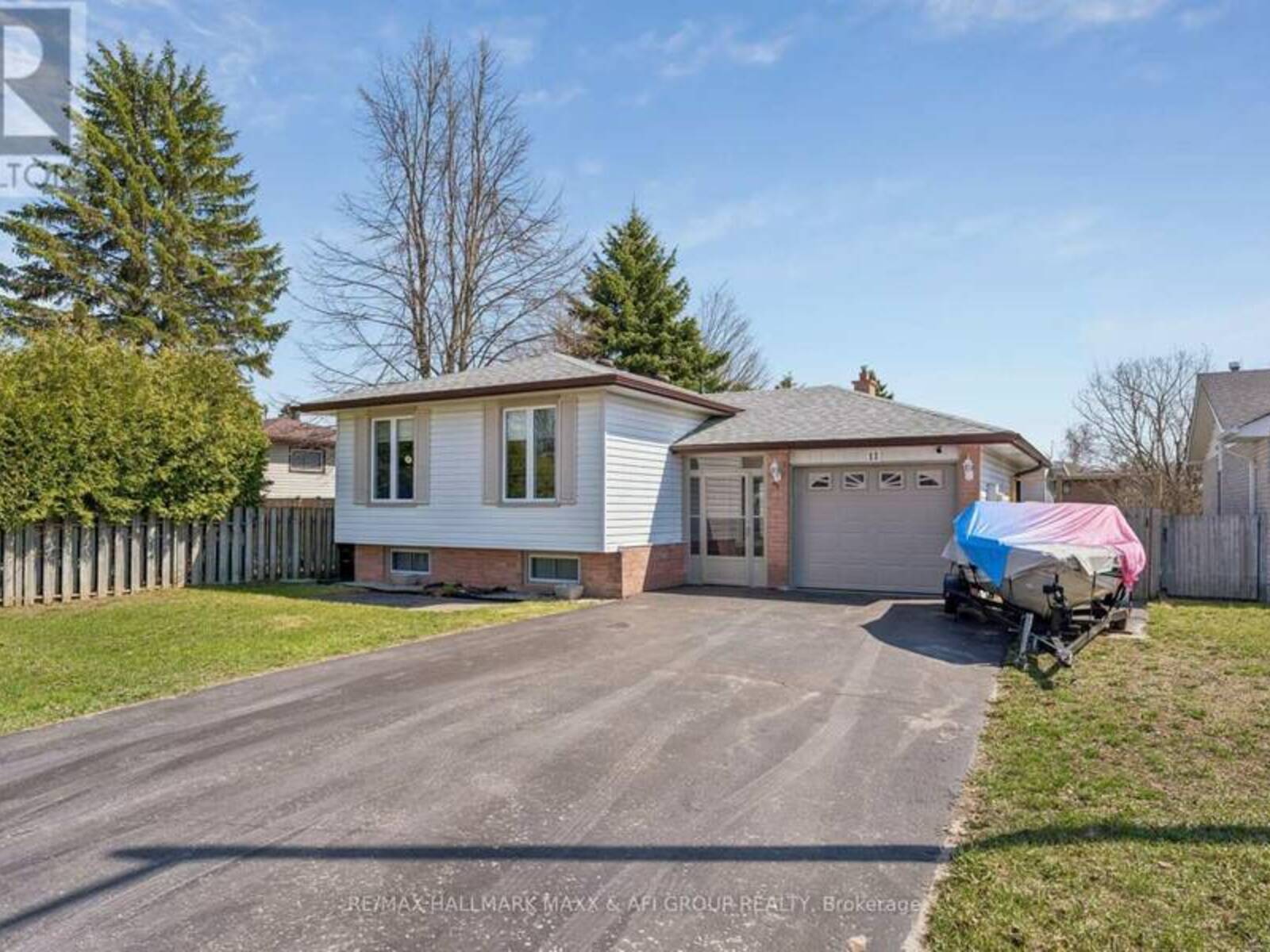 11 CHARLOTTE COURT, Barrie, Ontario L4N 6B2