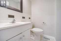 21 HALFMOON SQUARE | Toronto Ontario | Slide Image Eighteen