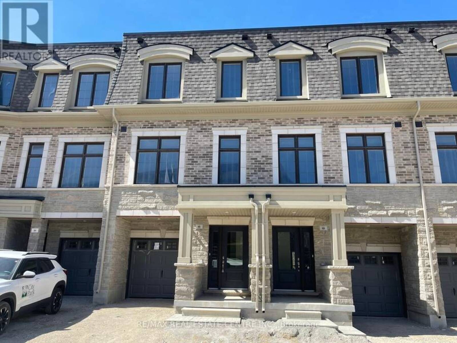 86 SALINA STREET, Mississauga, Ontario L5M 2S5