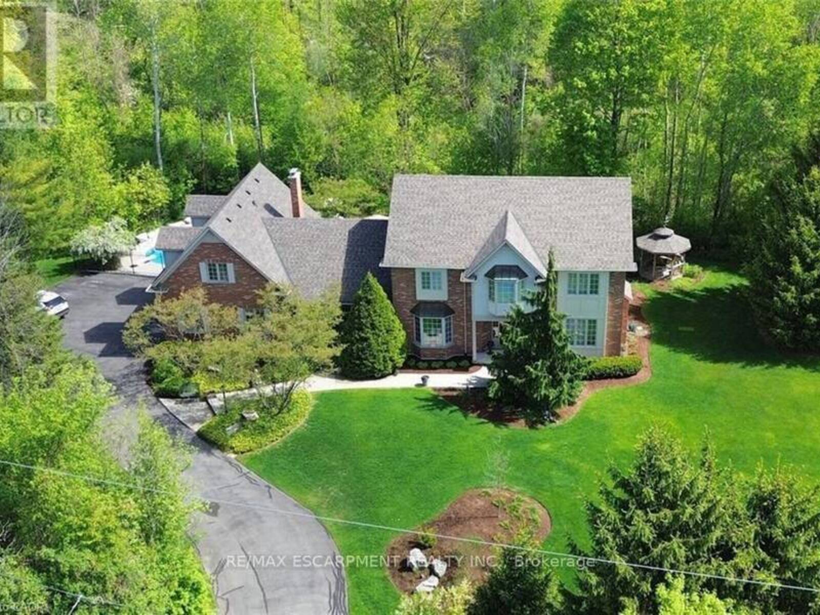 712 ROBSON ROAD, Hamilton, Ontario L8B 1H1