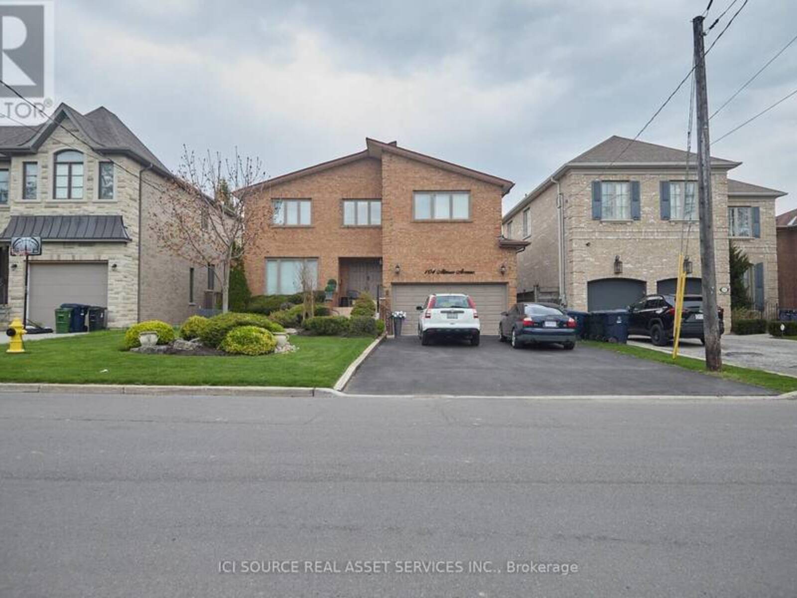104 ALMORE AVENUE, Toronto, Ontario M3H 2H5