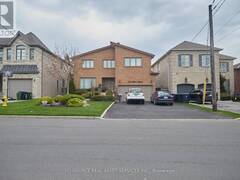 104 ALMORE AVENUE Toronto Ontario, M3H 2H5