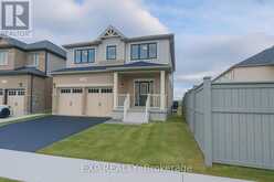 43 SUGAR TRAIL | Kitchener Ontario | Slide Image Three