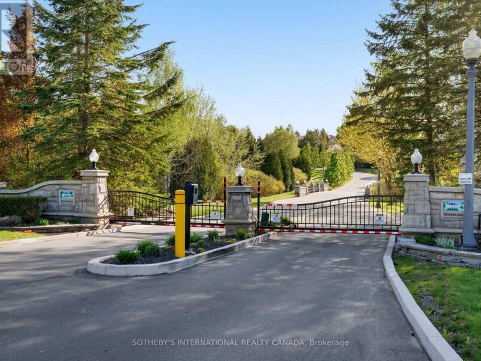 463 CROSSING BRIDGE PLACE, Aurora, Ontario L4G 7N1