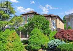 2 LORD NELSON COURT | Richmond Hill Ontario | Slide Image Two