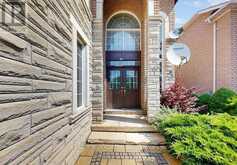 2 LORD NELSON COURT | Richmond Hill Ontario | Slide Image Three