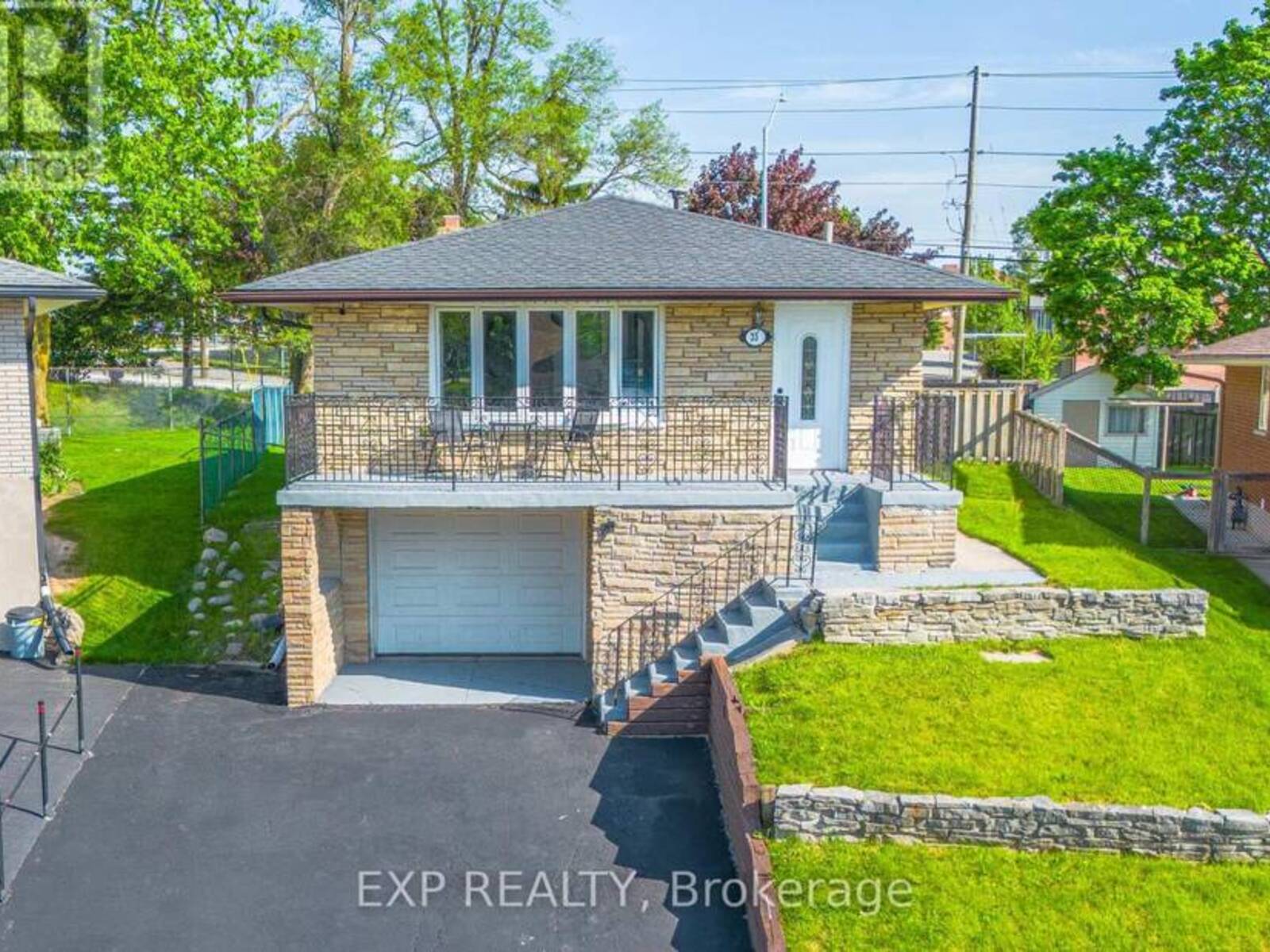35 HILLSBOROUGH CRESCENT, Kitchener, Ontario N2E 1J5