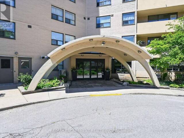101 - 700 DYNES ROAD Burlington Ontario, L7N 3M2 - 3 Bedrooms Condo For Sale