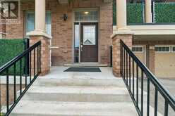 23 CYPRUS GLEN | East Gwillimbury Ontario | Slide Image Three