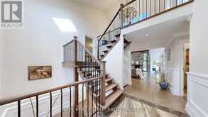 63 ELDERBERRY TRAIL | Aurora Ontario | Slide Image Four