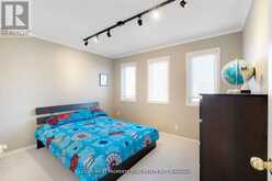 582 PLANTATION GATE | Newmarket Ontario | Slide Image Six
