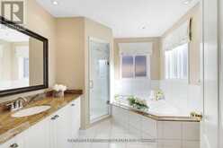 582 PLANTATION GATE | Newmarket Ontario | Slide Image Eight