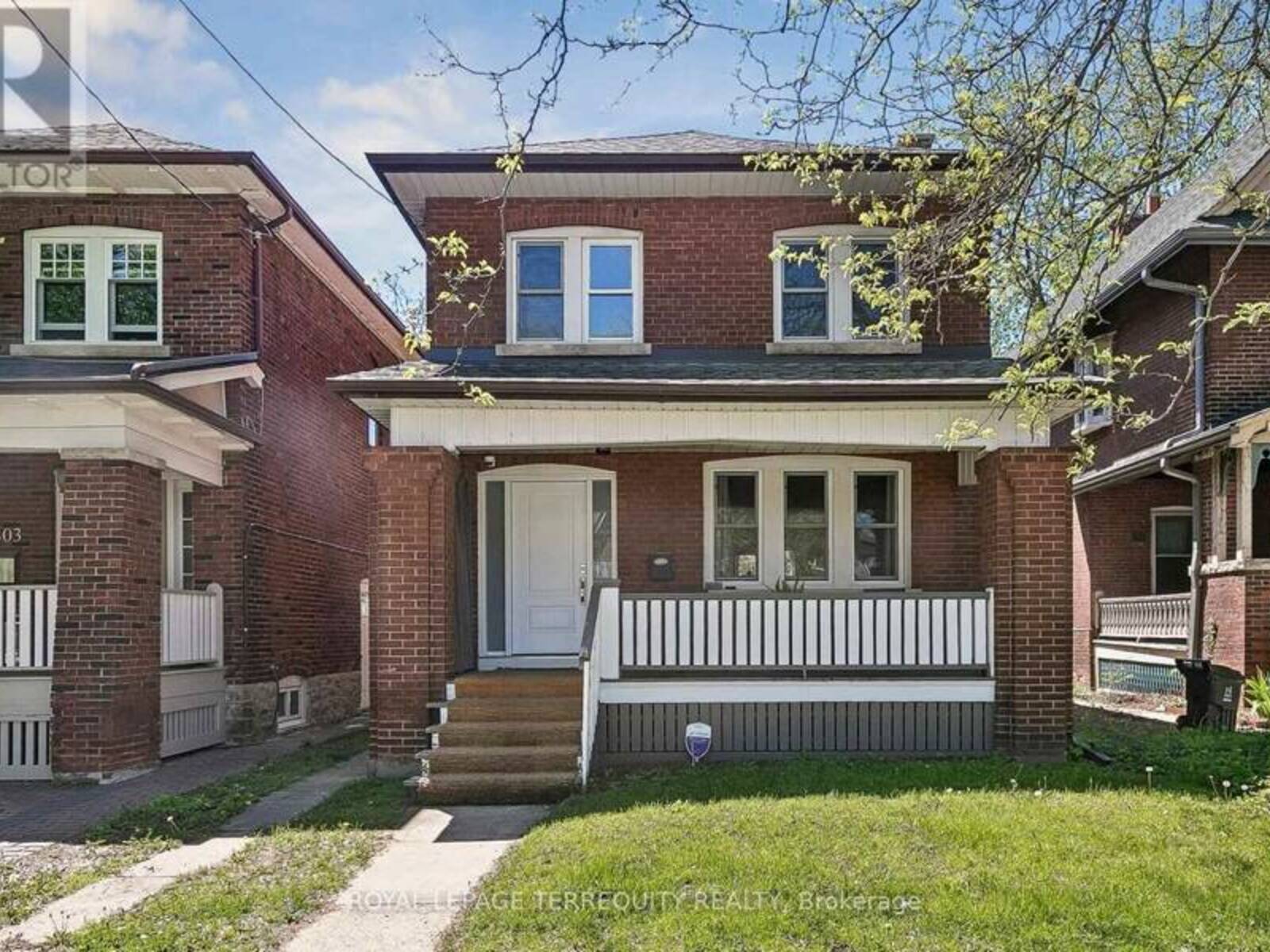 407 ANNETTE STREET, Toronto, Ontario M6P 1R7