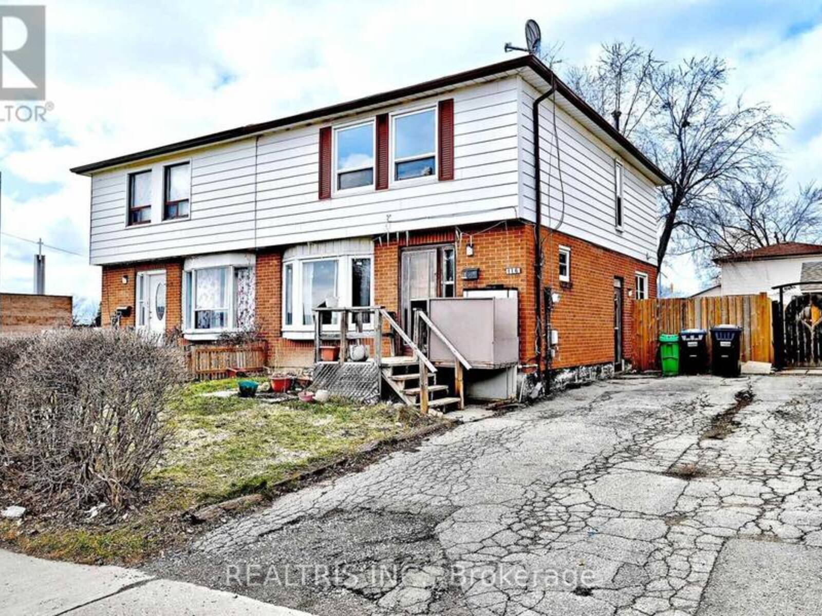 116 SUTHERLAND AVENUE, Brampton, Ontario L6V 2H7