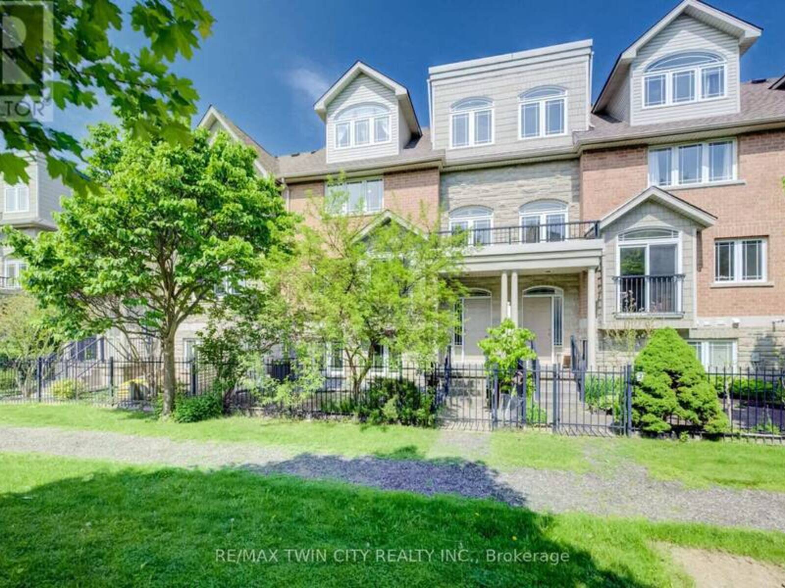 35 GROSVENOR LANE, Cambridge, Ontario N1R 8N2