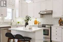 109 VANTAGE LOOP | Newmarket Ontario | Slide Image Thirteen