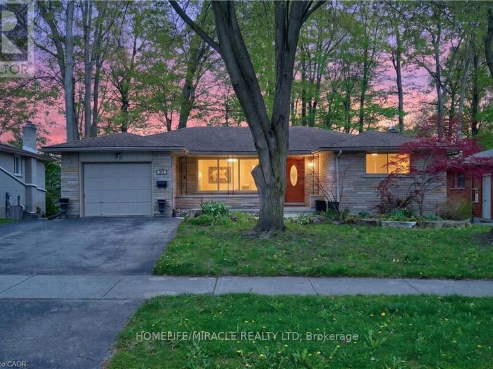 217 PINEGROVE CRESCENT, Waterloo, Ontario N2L 4V2