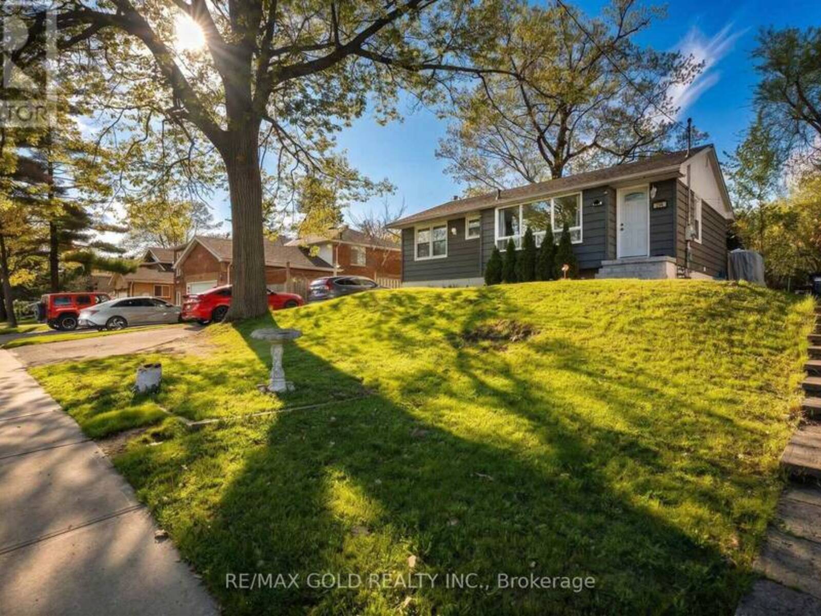 246 EDGEHILL DRIVE, Barrie, Ontario L4N 7W9