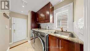1206 LINDENROCK DRIVE | Oakville Ontario | Slide Image Seventeen