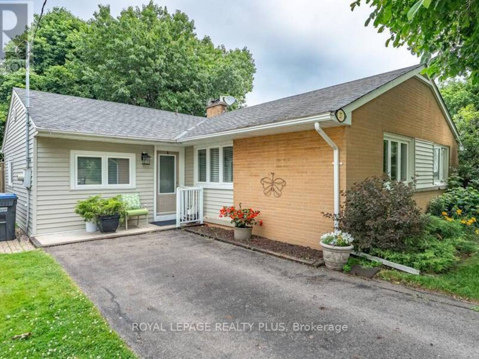 27 SORA DRIVE, Mississauga, Ontario L5M 1B3