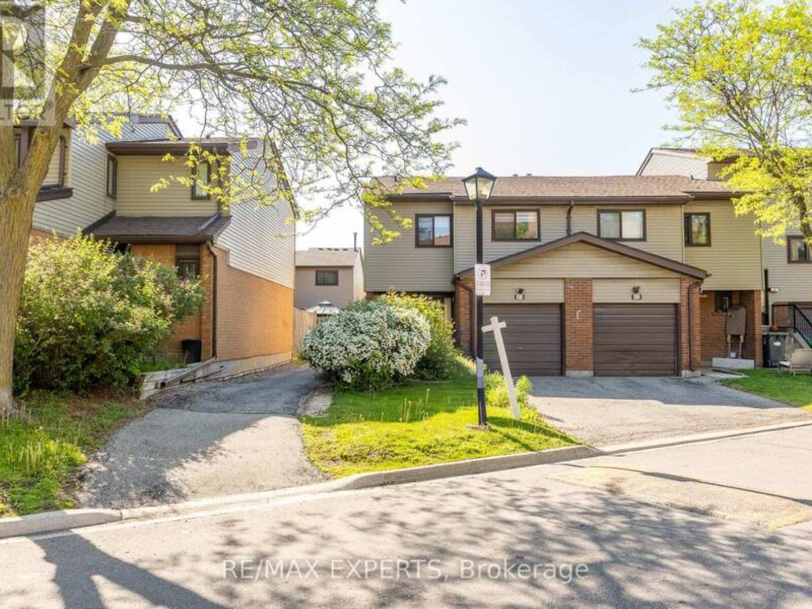 31 CARLETON PLACE, Brampton, Ontario L6T 3Z4