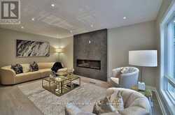 6 MCCLENNY DRIVE | Aurora Ontario | Slide Image Sixteen
